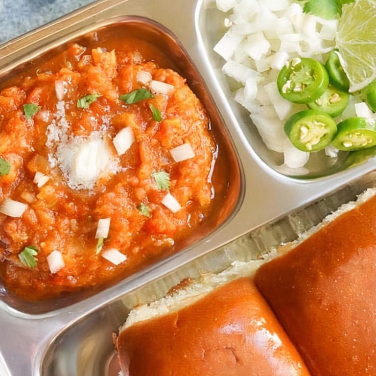 Delicious Curry Creations: Indian Street Food Favorites