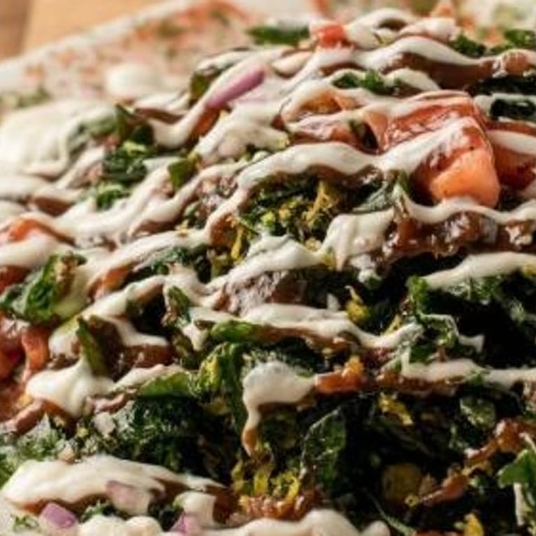 Crunchy Papadum Delights: Indian Street Food Favorites